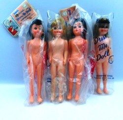 LOT 1 4 DRESS ME DOLLS VIEW